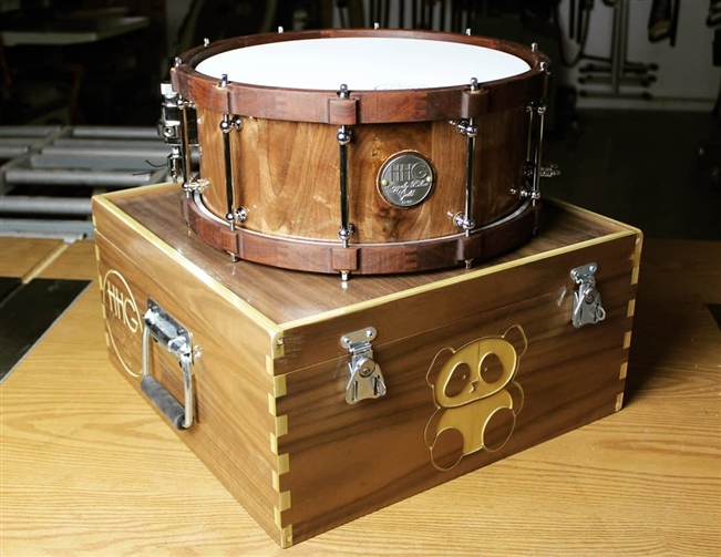 Custom snare drum case