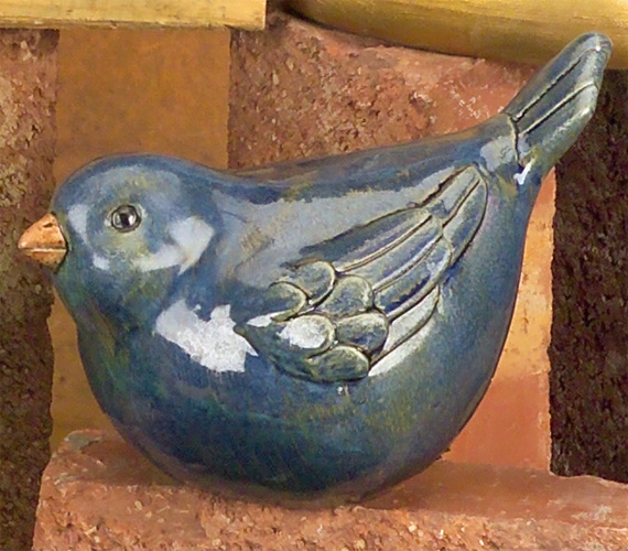 3839 Female Pottery Bird