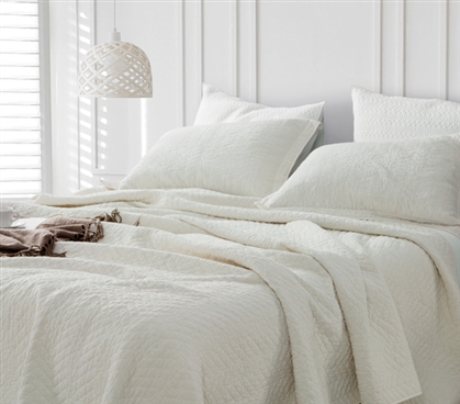 Jet Stream Cotton Virtue Lightweight Dorm Quilt Creamy Off White College Bedding Accessories