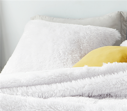 Cute Pillow Cover Dorm Supplies for Freshmen Faux Fur Dorm Bedding Ideas Softest Pillow Case