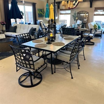 OWLee Classico Dining Collection