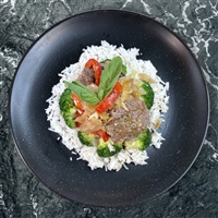 Ground beef, broccoli, basmati rice, onions, peppers, teriyaki sauce, salt and pepper, ginger. 

Cal. 529.7, Carbs: 60.7g, Protein: 36.6g,
Fat: 18.1g, Sod. 591.2mg, WW: 11 points
