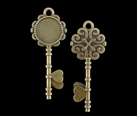 Antique Brass Heart Key 20mm Bezel, 1pc