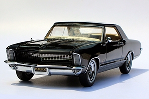 1965 Buick Riviera Gran Sport Homage Edition Regal Black 1:24