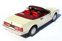 1987-1992 Cadillac Allante Pearlescent White 1:24
Model Images