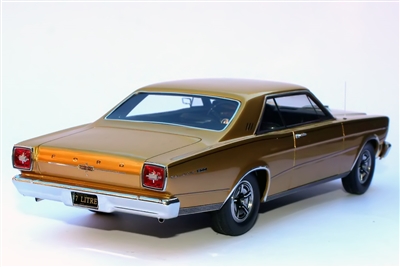 1966 Ford Galaxie 500 7-Litre Hardtop Enthusiasts Edition in Antique Gold 1:24