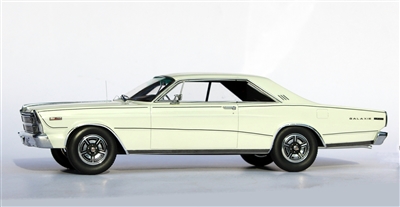 1966 Ford Galaxie 500 7-Litre Hardtop Enthusiasts Edition in Wimbledon White 1:24