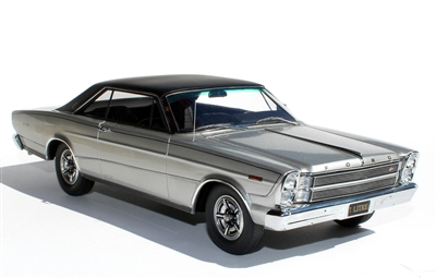 1966 Ford Galaxie 500 7-Litre Hardtop Enthusiasts Edition Silver Frost with Black Top 1:24