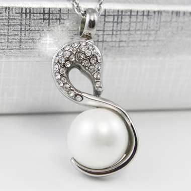 Swan With Pearl