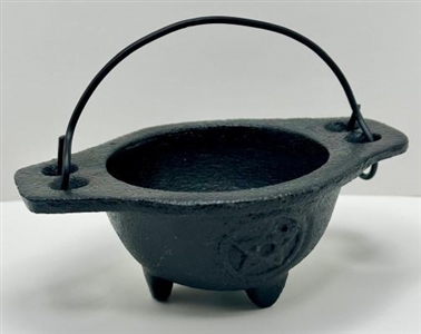 CAL03<br><br>Pentacle Cast Iron Cauldron - 2"H, 3"D (Small)