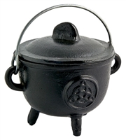 <!CAL23>CAL23<br><br>Triquetra Cast Iron Cauldron with Lid