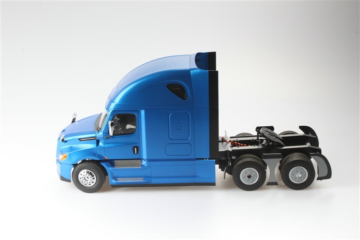 Freightliner Cascadia Sleeper Cab Semi 1/16 DCM27006