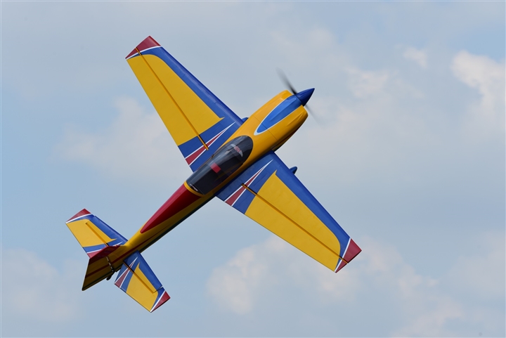 Skywing RC 104" Extra NG-B 120cc 2.64M Yellow