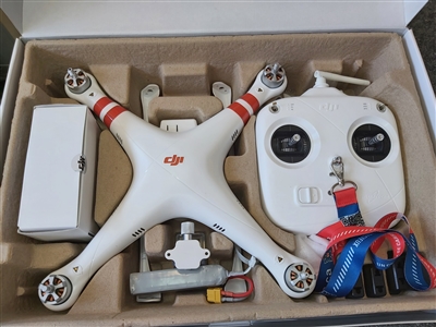 Used DJI Phantom Ready to Fly with Lipo Bsttery & Charger