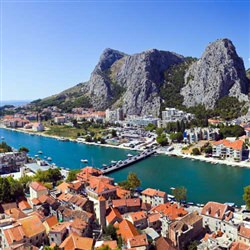 Split Shore Trip - Omis and Cetina River Cruise