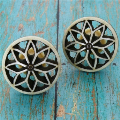 Circular flower shaped knob