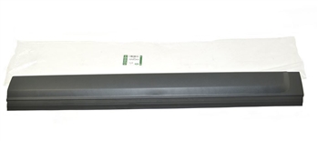 DGP000124PCL - Front Right Hand Door Moulding - Comes in Anthracite - For Both Colour Coded and None Colour Coded Vehicles Only - For Discovery 3 & 4, Genuine Land Rover