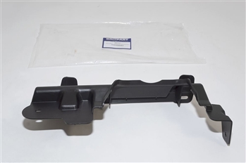 DQG000063G - Genuine Rear Bumper Central Bracket - Right Hand - For Discovery 3 & 4 and Range Rover Sport 2005-2013