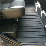 LR005041 - Middle Row Rubber Mat for Defender 110 Station Wagon & Double Cab 83-16