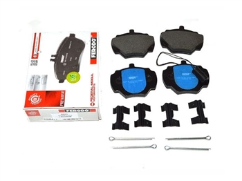 LR032954 - Ferodo Branded for Defender 90 Rear Brake Pads - 1994-2016 - Complete with Sensor, Pins and Clips