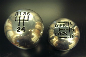 LRC1555 - Aluminium Gear Knob and Transfer Box Gear Knob With Black Engraving For Defender up to 1993 - LT77 Gearbox