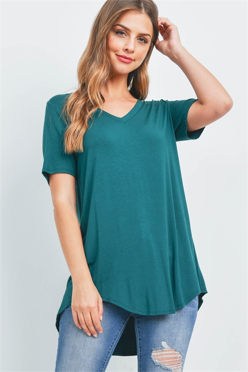 S16-4-5-AT-5541-DPGN - LUXE RAYON SHORT SLEEVE V-NECK HI-LOW HEM TOP- DEEP GREEN 1-1-2-2