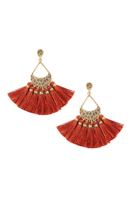 S24-5-4-B2E2778RUST - THREAD TASSEL WITH HAMMERED TEARDROP METAL DROP EARRINGS - RUST/6PCS