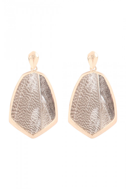 S23-4-4-B4E7021-IV-SHIELD FEATHER POST EARRINGS-IVORY/6PAIRS