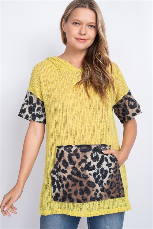 C28-B2-T10342-MUSTARD ANIMAL PRINT TOP 2-2-2