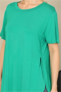 C70-A-3-T2734-KELLY GREEN SHORT SLEEVE ROUND NECK CURVE LONG BACK HEM SOLID TOP 2-2-2-2