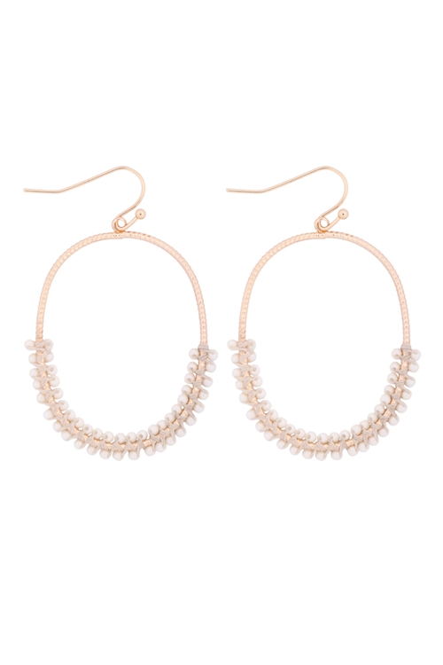 S1-6-4-GSE2407GDIV - HOOP TEXTURED HALF BEADED EARRINGS - GOLD IVORY/6PCS