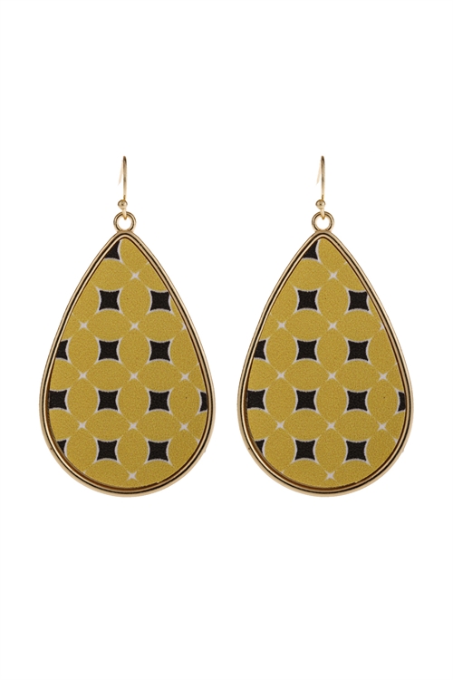 S23-2-2-HDE3003YW YELLOW PATTERN PRINT FAUX LEATHER DROP EARRINGS/6PAIRS