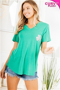 S35-1-1-HM-ET6279-10X-KG - PLUS SIZE SHORT SLEEVE V NECK SOLID TOP WITH CLOVER PRINTED- KELLY GREEN 2-2-2