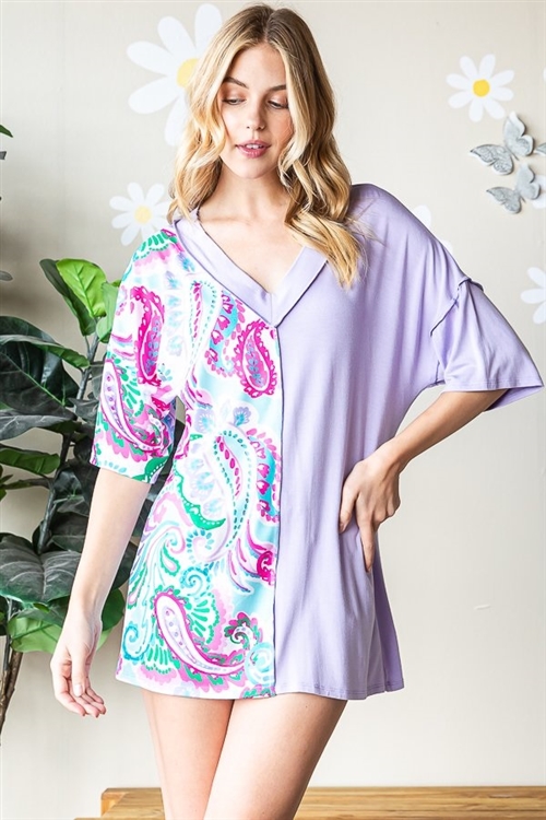 S35-1-1-HM-ET7547-11-LLC - V NECK SOLID AND PAISLEY PRINT CONTRAST TOP WITH STITCH- LILAC 2-2-2