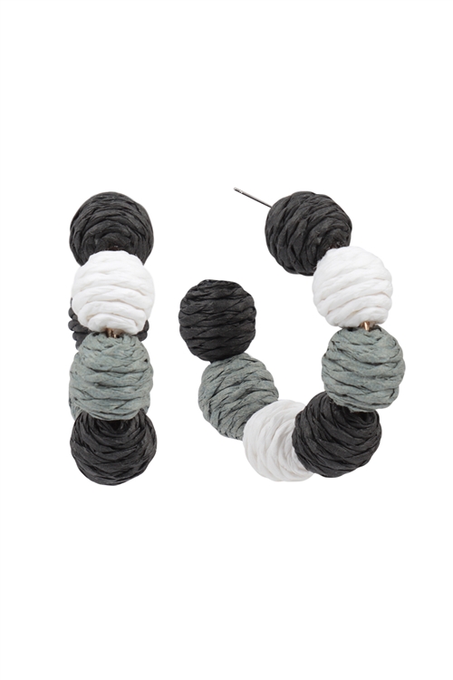 A2-1-4-JED201GDBNW - COLOR BLOCKED RAFFIA BALL HOOP EARRINGS-BLACK AND WHITE/1PC