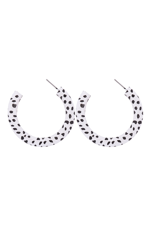 S5-5-2-ME4643DAL - DALMATIAN PRINT WOOD HOOP EARRINGS - WHITE/6PCS