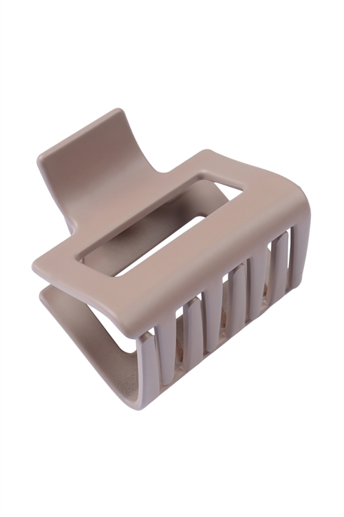 S24-6-6-MH0172BRW - RUBBER COATED RECTANGLE HAIR CLAW - BROWN/12PCS