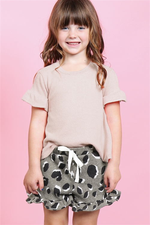 S9-17-1-PPP4037T-NDGY-2 - KIDS GIRLS RUFFLE SLEEVES SOLID TOP AND LEOPARD SHORTS SET WITH SELF TIE- NUDE/GREY 2-1-0-1