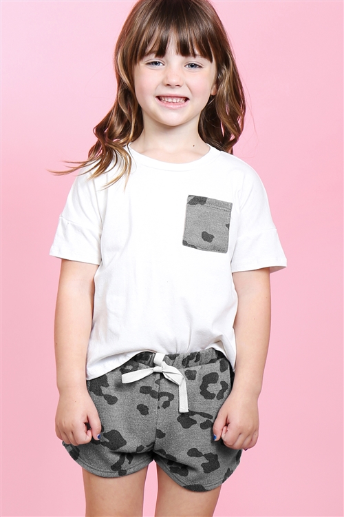 S18-12-3-PPP4058T-IVCHL-1 - KIDS GIRLS SOLID TOP LEOPARD POCKET AND SHORTS SET WITH SELF TIE- IVORY/CHARCOAL 2-1-1-2
