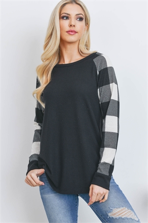 S15-2-3-PPT20527-BKIV - PLAID LONG SLEEVE DOLPHIN HEM TOP- BLACK/IVORY 1-3-0-0