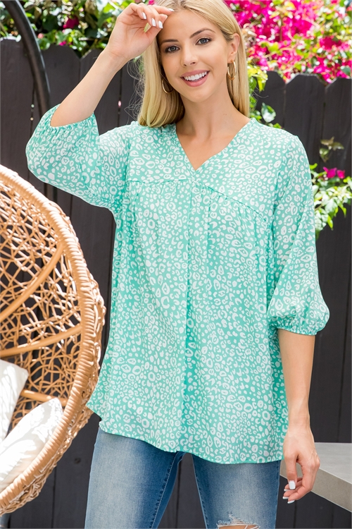 C26-B-PPT21050-SGNTL-A - ELASTIC ARM BAND LEOPARD PLEATED TOP- SAGE-NATURAL 9-7-0-0