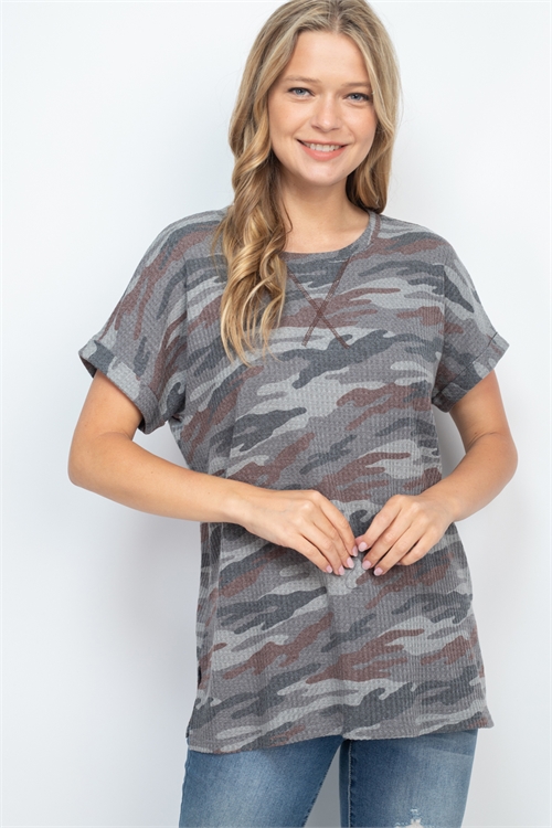 S8-11-2-PPT2548-GYCHC-1 - ROLLED SLEEVE ROUND NECK WAFFLE CAMO TOP- GREY-CHOCO 0-4-2-2