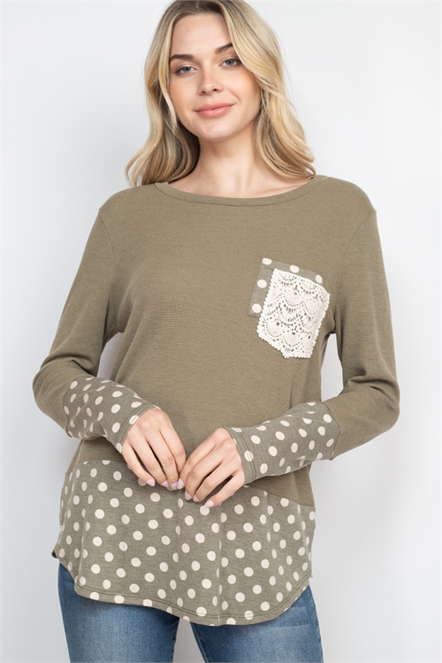 S9-6-2-PPT2670-OVOVIV - POLKA DOT CONTRAST DOLPHIN HEM LACE POCKET TOP- OLIVE/OLIVE/IVORY 1-2-2-2