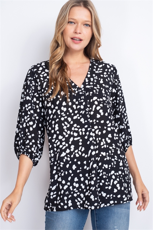 BLK8-2-PPT2681-BKCRM-A - ANIMAL PRINT QUARTER SLEEVES V-NECK TOP- BLACK-CREAM 11-0-0-0