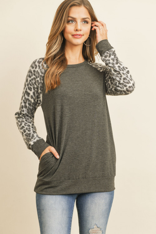 S11-19-3-RFT2621-RAP125C-CHLGY - LEOPARD CONTRAST SLEEVES TOP WITH INSEAM POCKET- CHARCOAL GREY 1-2-2-2