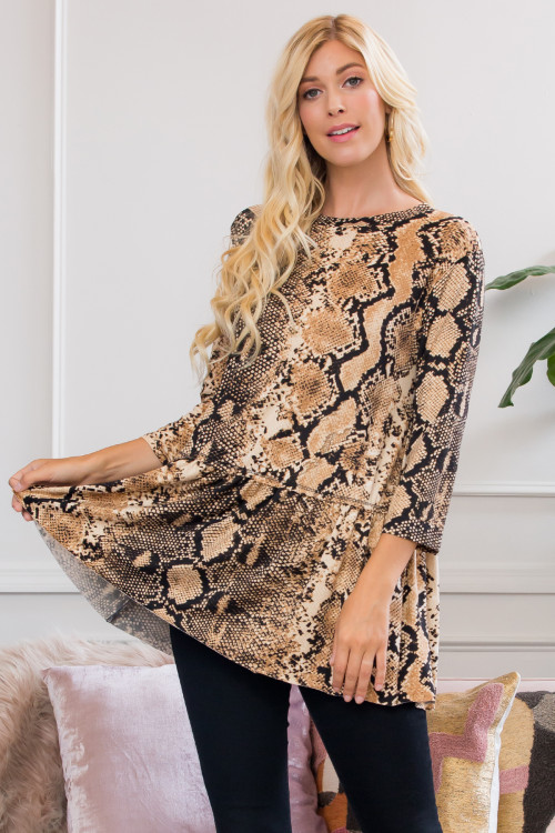 S10-20-2-ST2640-PR16-TP-1 - SNAKE SKIN RUFFLED TUNIC- TAUPE 2-2-3