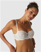 The Ivory Karma Half Cup Bra features underwire to support the bust and the delicate scalloped lace gives a timeless elegance
