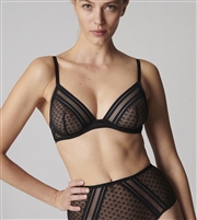 The Simone Perele Black Iris Underwired Bra boasts a sheer bold print mixed with delicate tulle.