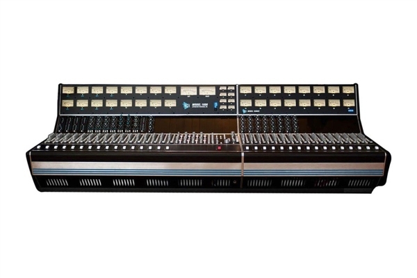 API 1608-II | 32 Channel Console with Automation | Loaded w/ (24) 550A & (8) 560 EQs