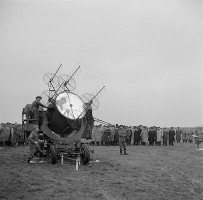 GE 60" Searchlight Model 1942A Bundle